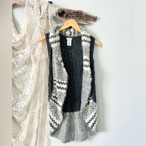 KIDS | MAX STUDIO | Girl’s Knitted Sleeveless Sweater Vest - 7/8